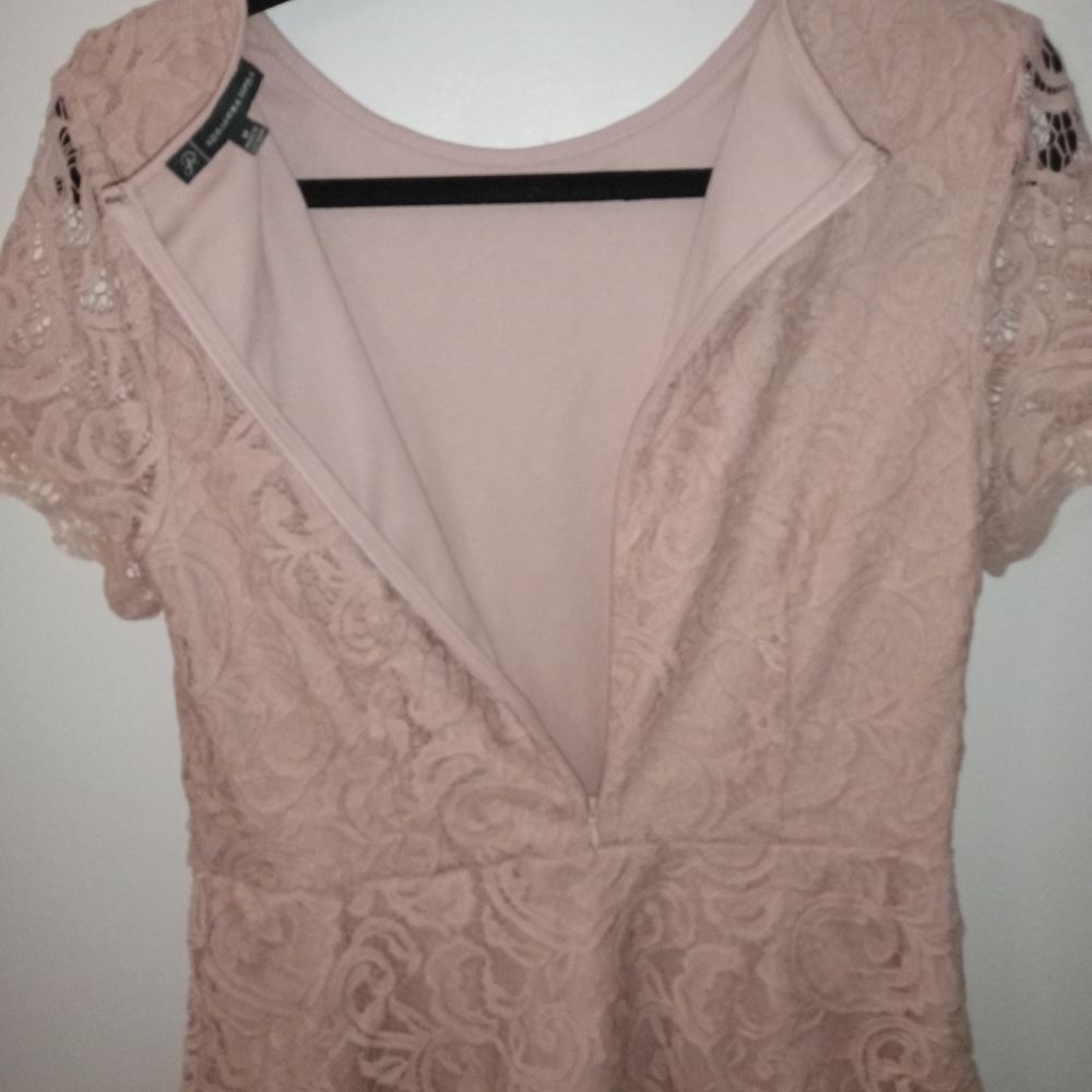 Adrianna Papell Blush Pink Lace Overlay Peplum Blouse  size M - Picture 8 of 8